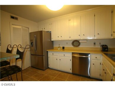 Kitchen -  Freshly painted cabinets with new hardw
