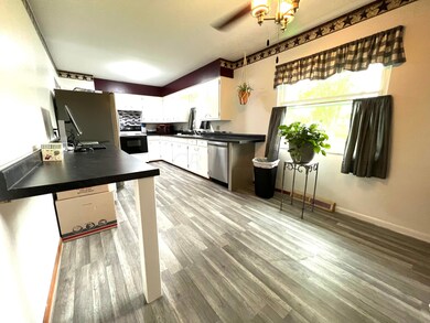 160 Hillcrest Dr, Circleville, OH 43113 - photo 4