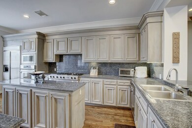 2108 Elmen St unit A, Houston, TX 77019 - photo 4