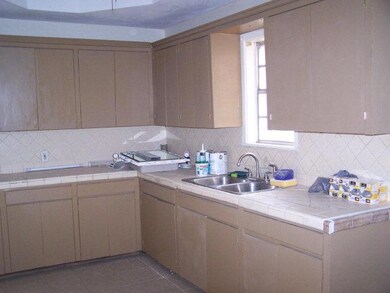 201 N Cypress St, Pharr, TX 78577 - photo 4