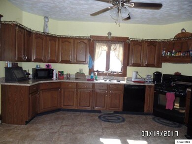 105 E Ross St, Danville, OH 43014 - photo 6