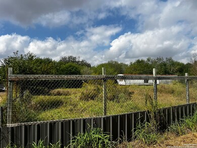 1419 Kayroe Rd, Adkins, TX 78101 - photo 5