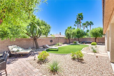 LARGE YARD WITH ARTIFICIAL TURF