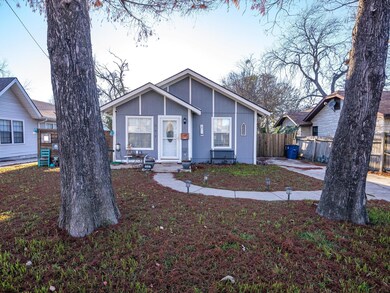 1507 N Preston St, Ennis, TX 75119 - photo 2