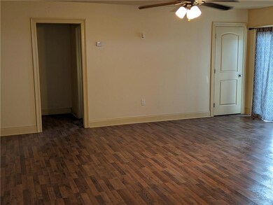 5111 Gallier Dr, New Orleans, LA 70126 - photo 2