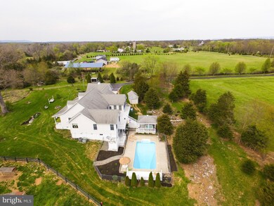 918 Hollida Ln, Martinsburg, WV 25404 - photo 4