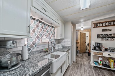 09-Kitchen