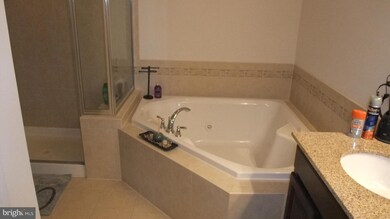 2714 Sheffield Hill Way unit 215, Woodbridge, VA 22191 - photo 5