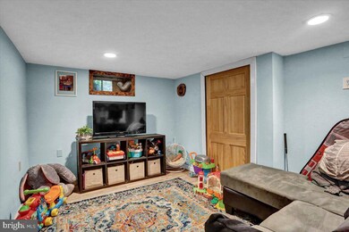 131 Wegman Rd, Reading, PA 19606 - photo 7