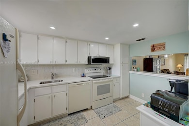 3186 Via Poinciana unit 203, Lake Worth, FL 33467 - photo 3