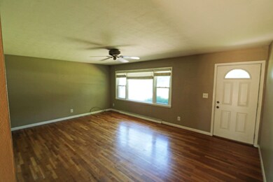 2858-W-Trail---living