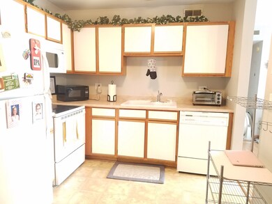 2751 Prairieview Ln S unit 6, Aurora, IL 60502 - photo 4