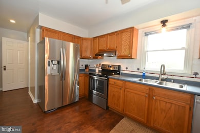 10713 Maple Ridge Dr, Spotsylvania, VA 22553 - photo 3