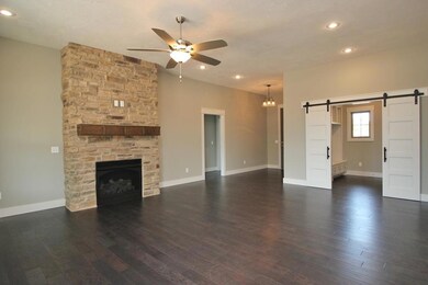 808 E Roubidoux St, Nixa, MO 65714 - photo 5