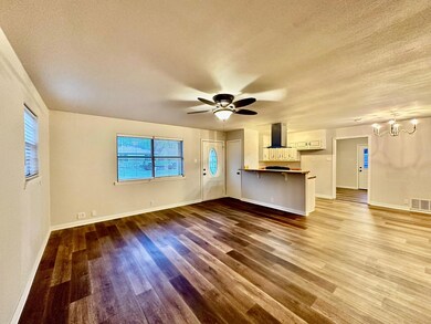 1512 E Tennie St, Gainesville, TX 76240 - photo 3