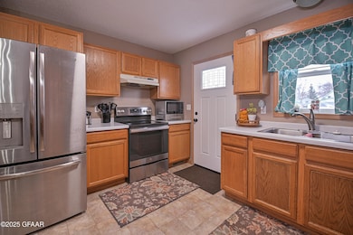 715 N 4th St, Grand Forks, ND 58203 - photo 6