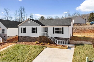 858 Berg St, Asheboro, NC 27203 - photo 2