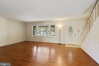 13132 Melville Ln, Fairfax, VA 22033 - photo 4