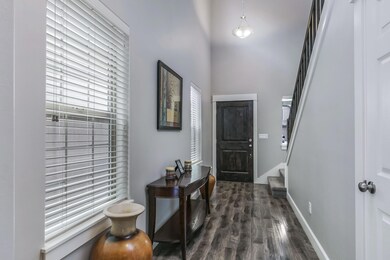 07 Entry 21400 Evelyn Pl