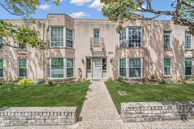 102 Ruelle unit 200-B, San Antonio, TX 78209 - photo 2