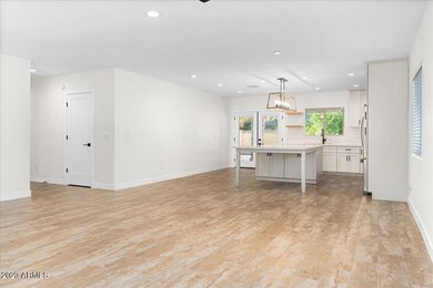 KITCHEN/LIVING ROOM