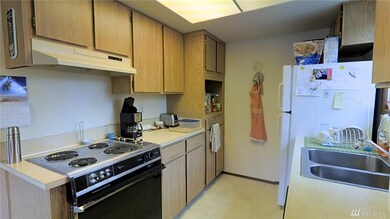 7514 208th St SW unit D203, Edmonds, WA 98026 - photo 3