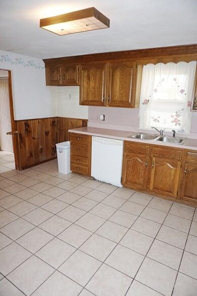 66 Totman Rd, Lowell, MA 01854 - photo 6