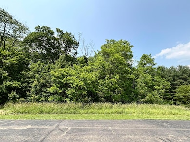 546 Edgehill Cir, Logan, OH 43138 - photo 2