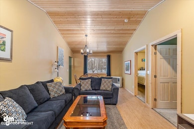 07-LIVINGROOM_SRGA_IMG_2-6