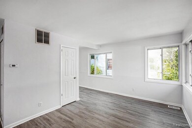 3740 Ivanhoe Ave, Flint, MI 48506 - photo 4