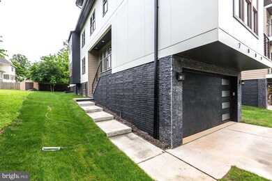 7009 Haycock Rd, Falls Church, VA 22043 - photo 2