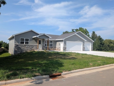 1931 Southland Ln, New London, WI 54961 - photo 2