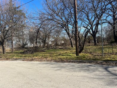 1128 N Commerce St, Gainesville, TX 76240 - photo 2
