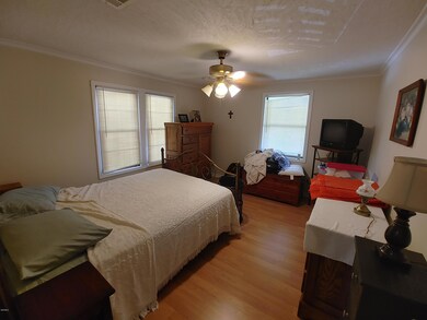 1124201129_HDR