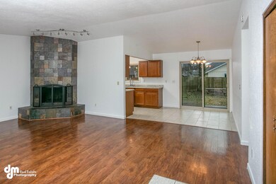 22-Living Room_2324-Edit