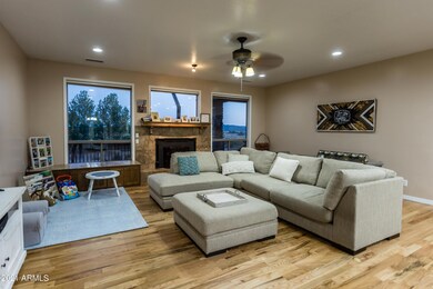 004_Living Room