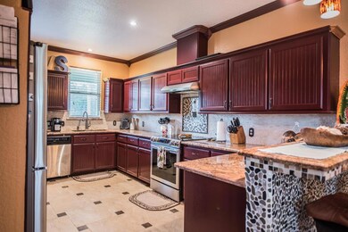 625 Avenue G, Alvin, TX 77511 - photo 3