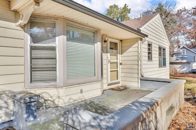 1115 SW Billard Ave, Topeka, KS 66604 - photo 6