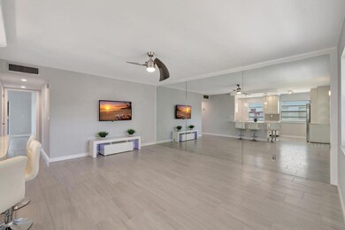 164 Normandy D, Delray Beach, FL 33484 - photo 4