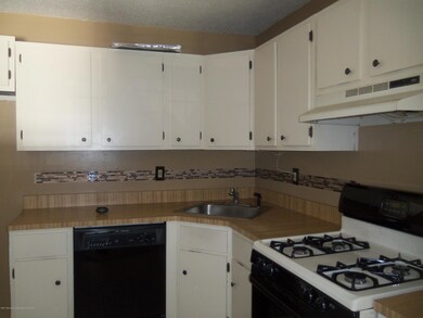 9-7 Seattle Ct unit 7, Freehold, NJ 07728 - photo 6