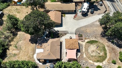 10431 Blackwell Rd, Central Point, OR 97502 - photo 4