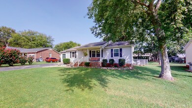 2012 Cobb Dr, Columbia, TN 38401 - photo 2