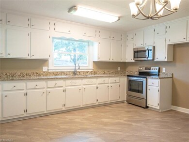 713 Brady Ave, Asheboro, NC 27203 - photo 6