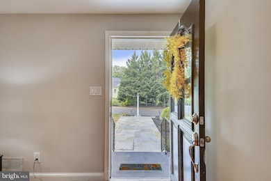 3301 Longbranch Dr, Falls Church, VA 22041 - photo 5