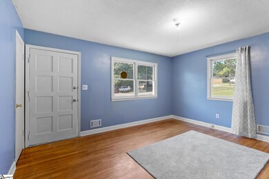 125 Shoally St, Boiling Springs, SC 29316 - photo 4