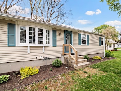 37 Austin Cir, Florence, MA 01062 - photo 4