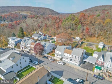 431 E Elm St, Tamaqua, PA 18252 - photo 2