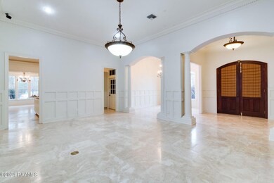5-web-or-mls- 215 E Peck Blvd-1