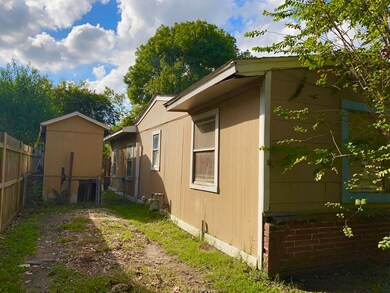 8849 Meta St, Houston, TX 77022 - photo 5