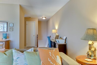 302 Gloucester Ct Matawan NJ-large-028-2